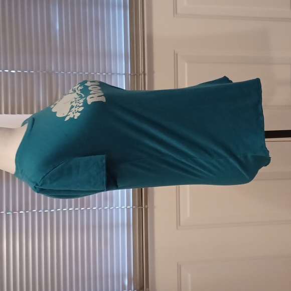 4/$40 Teal Blue Roots Tee - Size XL - Picture 3 of 9